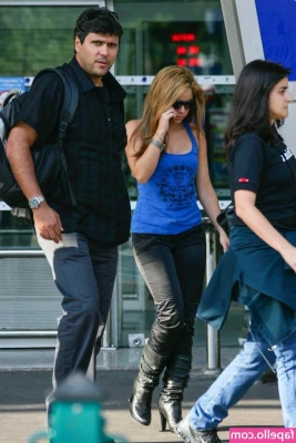 Shakira - ขออน ญาตเก บค าสมาช ก  10 ว