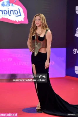 Shakira - My bra just fell wanna see