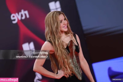 Shakira - Goodnight. Sweet dreams. Message me one of naught thoughts you had