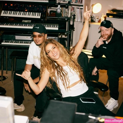 Shakira - When you make eye contact with the cameraman and can tell he's super