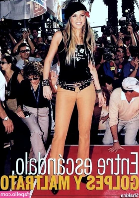Shakira - I don't even need to tell you to get on your knees