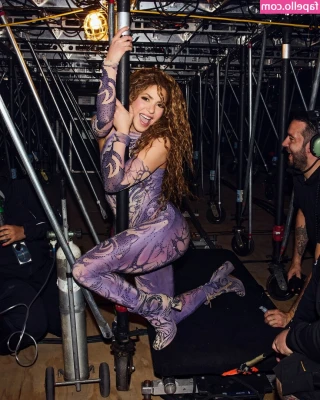 Shakira - St.louis I’m here