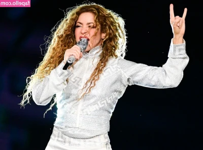 Shakira - Y'all have shown me so much love this past month here, I really