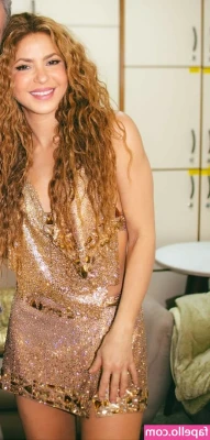 Shakira - I caught a lot of stares when I wore this to the beach 😜 part 1