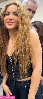 Shakira - Elongated bra and high socks