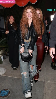 Shakira - What do you think of my heels?