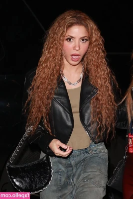 Shakira - I’m so horny and wet 💦💦