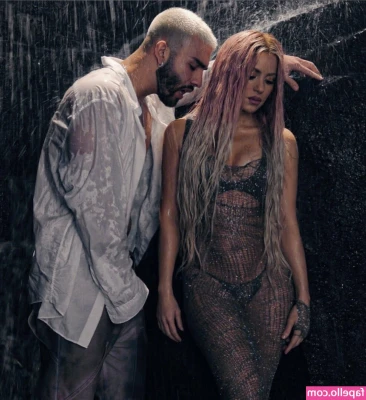 Shakira - What’s the first thing you see?