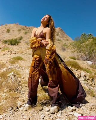 Shakira - Just hit top 1.0%! So grateful! Figured I'd make my first post of the