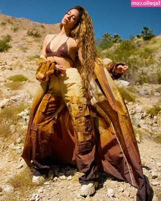 Shakira - Going Live at 5:30 EST and 2:30 PST, you don’t want to miss this
