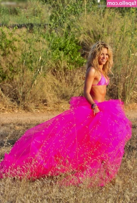 Shakira - I am in love with the person who I know I can be