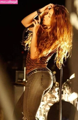 Shakira - lick my armpits <3
