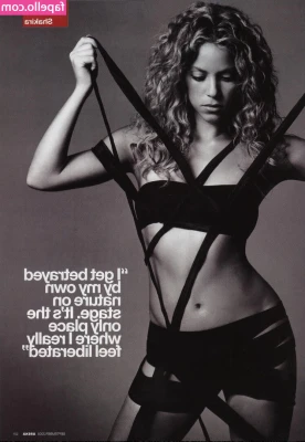 Shakira - Dresses fit better with no underwear 👅