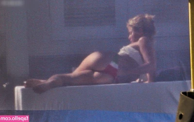 Shakira - I love my new shorts!