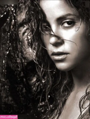 Shakira - my new ring light is here; I’m soooo back