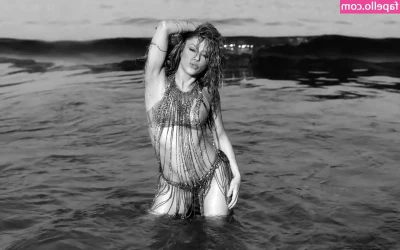 Shakira - Had so much fun working with @roomorgue . How gorgeous is she?