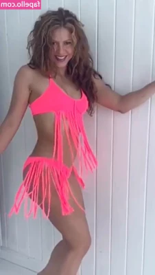 Shakira - I’m online 😉