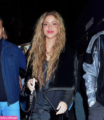 Shakira - Shower now ? Babe