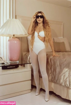 Shakira - Me gusta echarme cremita y oler rico 😏😏 Me quieres oler la piel
