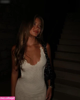 Sydney Ramolla [ sydney-ramolla ] - Te gusta esta pose , para ver cómo rebota este 🍑y darme