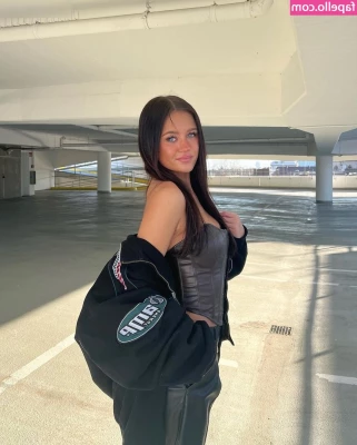 Sydney Ramolla [ sydney-ramolla ] - tits out for Monday!! amiright 😍
