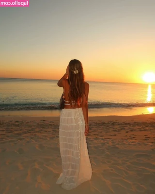Sydney Ramolla [ sydney-ramolla ] - good night   I m active right now babies  who wants to chat with me