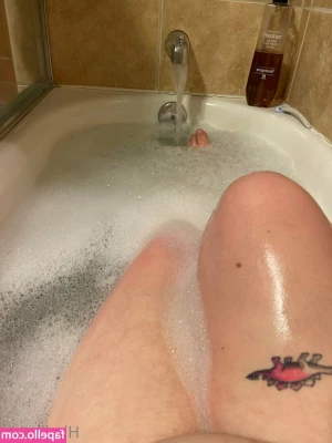 hbellinson - Bouncing my big fat ass