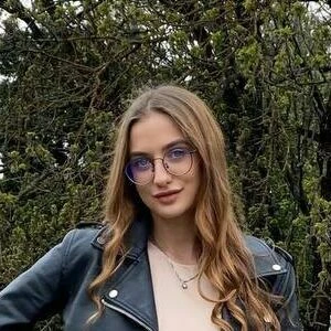 mia_evans