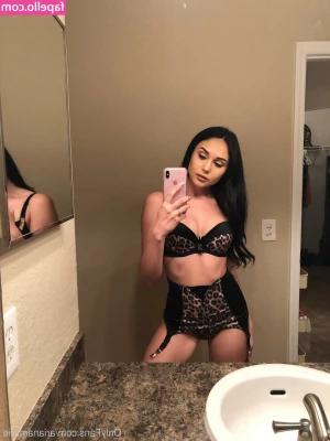arianamarie - i just think this is a cute picture