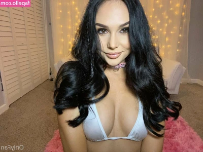 arianamarie - Do you like it when I give my big dildo a footjob? 😈 (10 pictures)