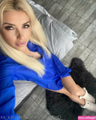 xx_jessica_xx [ xx-jessica-xx ] - What would you do to me if i showed up like this 😏