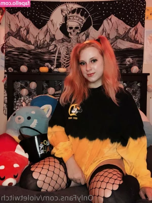 violetwitchcosplay - 𝗜 𝗺 𝗲𝘅𝘁𝗿𝗲𝗺𝗲𝗹𝘆 𝗵𝗼𝗿𝗻𝘆  