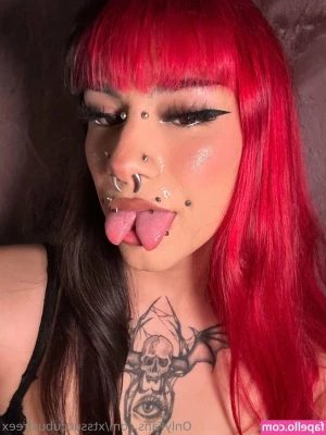 xtssuccubusfreex - NICOLETTE NICOLENext up on the new couch is  nicolettenicole  This