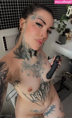 Laurasorooo - This fat pussy is guaranteed to get your cock hard