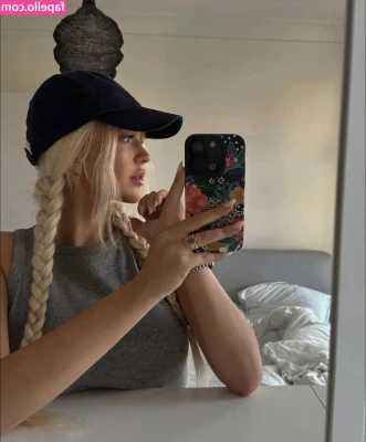 kngemma [ kngemma-1 ] - Daydreaming.. ✨✨✨ tell me your secrets and dreams 🤫😘