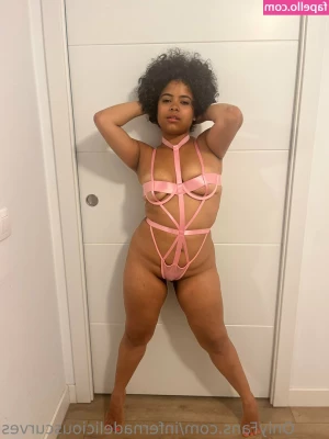 deliciussscurly - A little build-up to a custom video ☺️💋💋💋