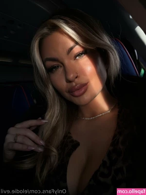 Elodie.Evil [ elodie-evil ] - Some mirror pictures for u 🥰 I wanted to spoil yall with a pic but
