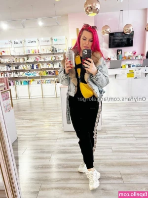 anitakriger - Te pongo una inyección o me la pones tú a mí?🤭💉