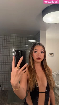 Simona Shao [ simona-shao ] - Would you fuck me on this desk