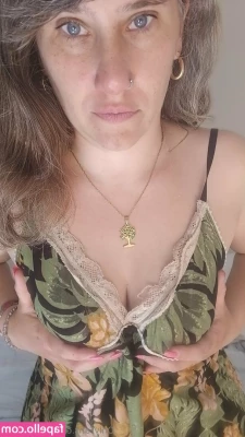 flowers222 - Come give my bad gurls 🍒 some attention 😈