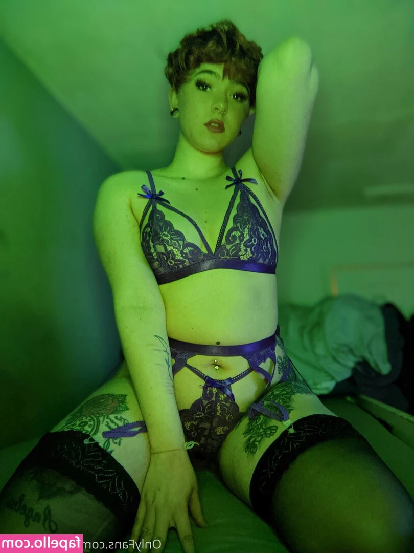 peachieplum - ALL I WANT FOR CHRISTMAS IS YOUR FACE BETWEEN MY LEGS
