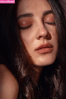 bryunetka.ann [ bryunetka-ann ] - Disfruta de este video muy SENSUAL y CACHONDO que hice con mis amigas