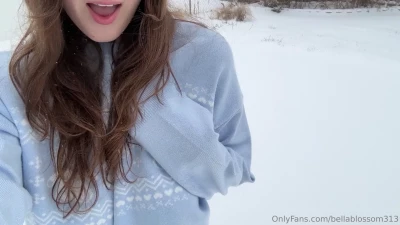 bellablossom313 - Check out my sweaty nipples