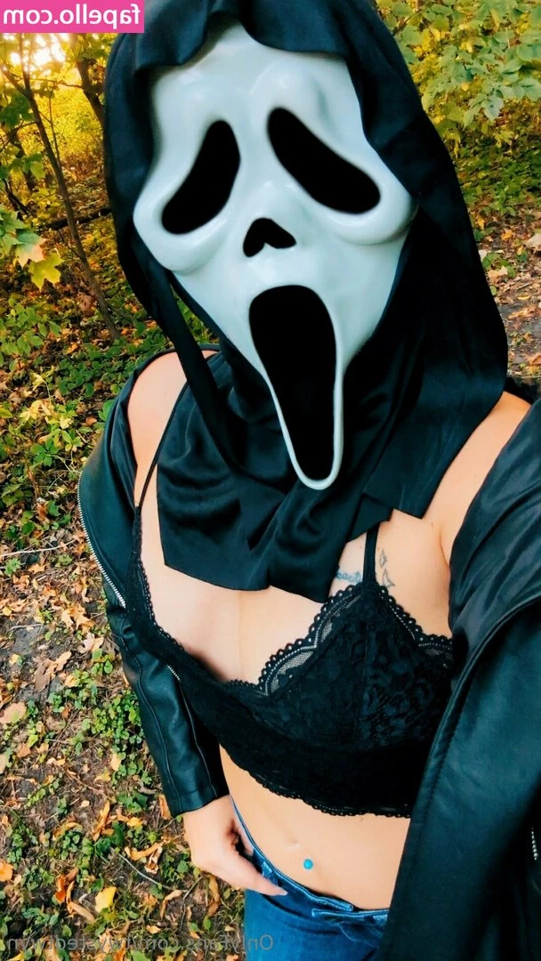 twystedtwyn - i’m horny 😔😭