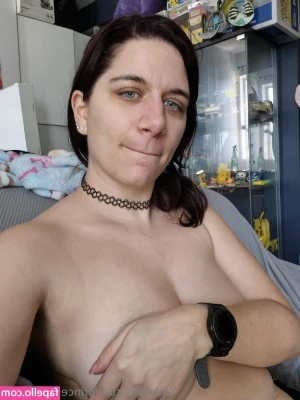 princessenamrah - Kitty does love bath time