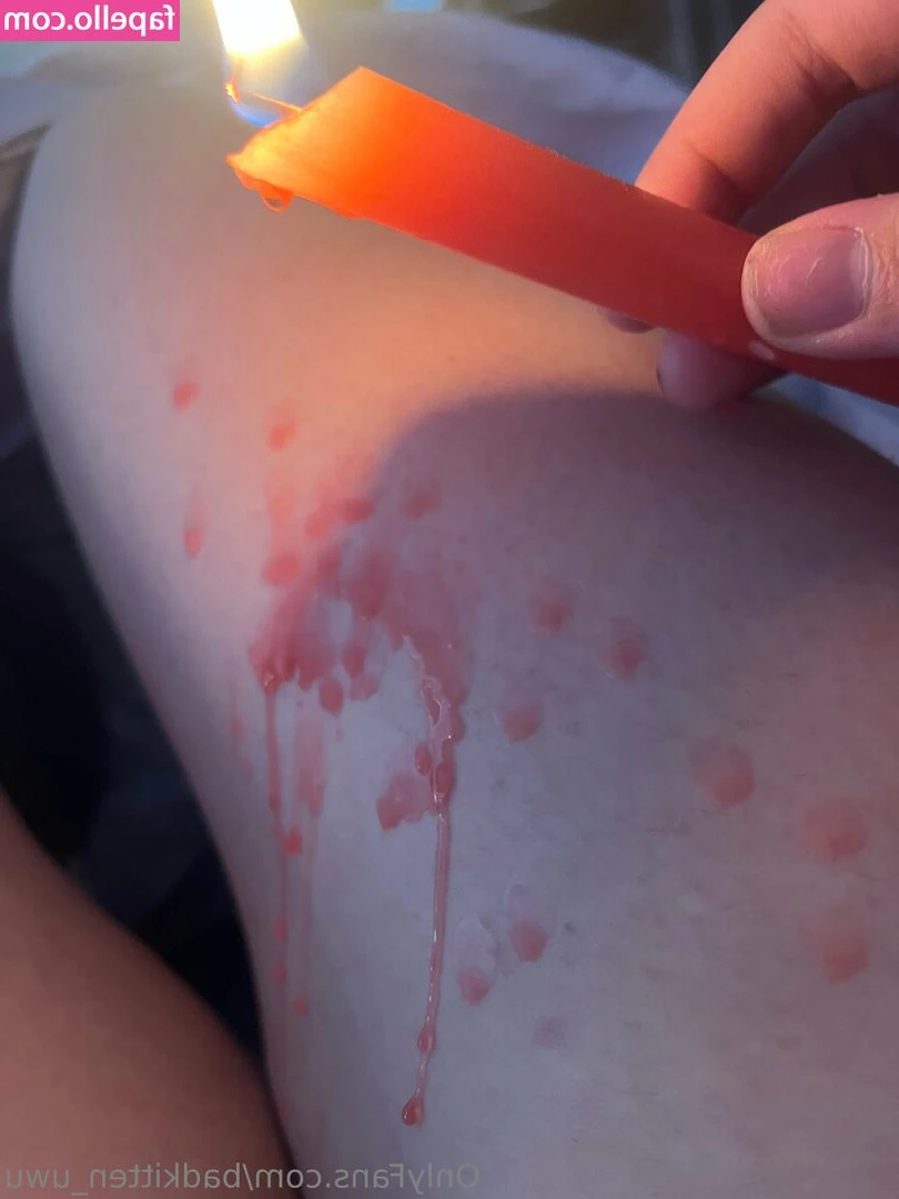 badkitten_uwu [ badkitten-uwu ] - www onlyfans com spontaneous_tease Showing off her bulging inner