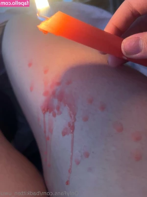 badkitten_uwu [ badkitten-uwu ] - www onlyfans com spontaneous_tease Showing off her bulging inner