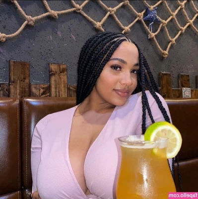 Honey.isabel [ honey-isabel ] - Oop here she comes