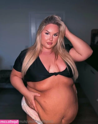 plumpbarbie97 - It wasn't me in control the other night.  Who likes abit of kink?