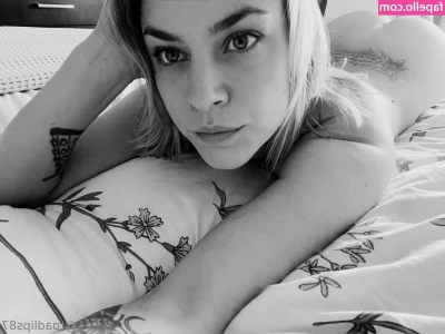 toadlips87free - Can I sleep naked on your couch?